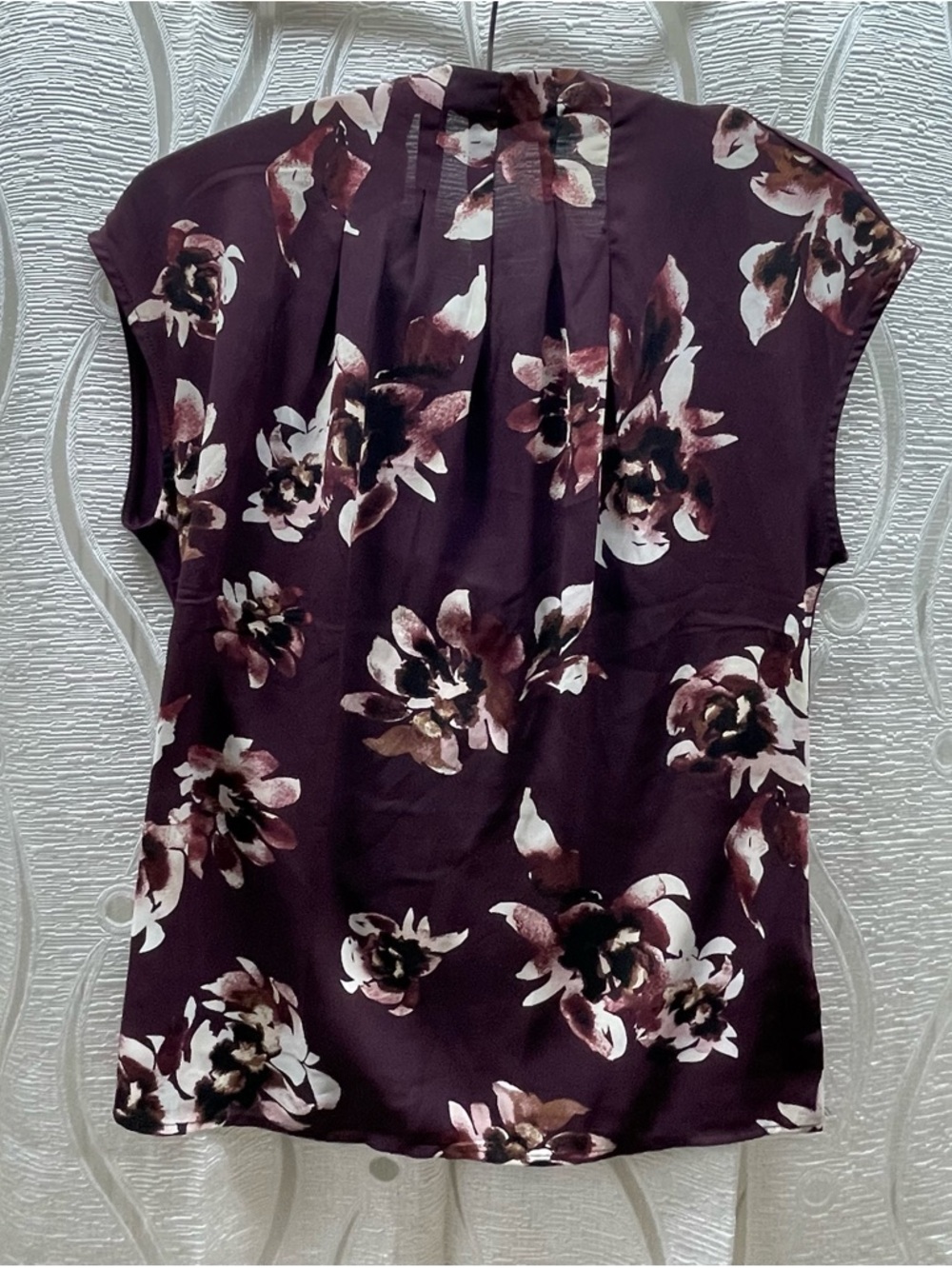 RW&CO Floral Blouse‎ Womens Small Plum Purple Pleated High Neck Cap Slee